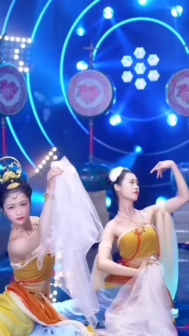 爱游戏体育平台-舞蹈比赛：动感节拍与舞姿的交融