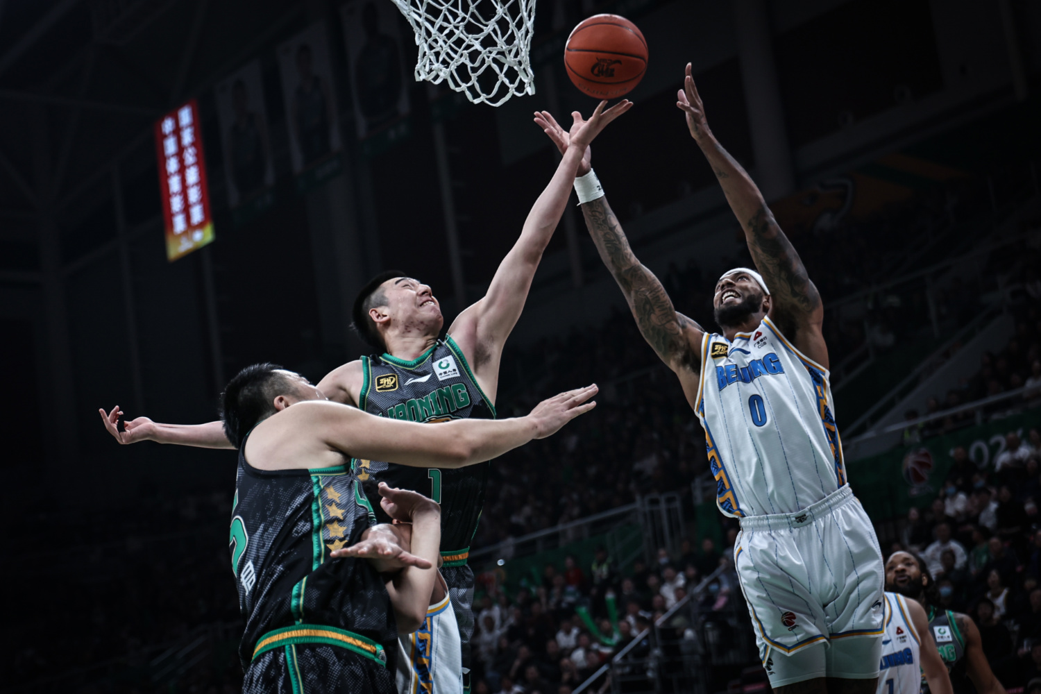 爱游戏官方-激烈最后一攻！北京队凭借王强冷静投篮锁定胜局的简单介绍